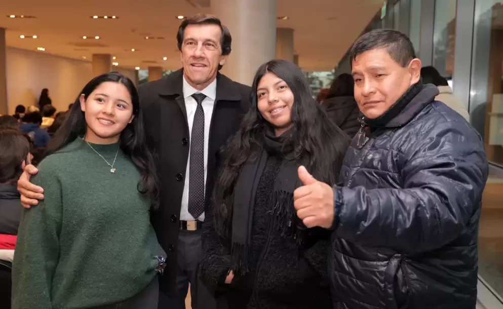 [Imagen de FNE 2025 El gobernador Sadir lanzó el curso de capacitación financiera para carroceros de la FNE 2025]