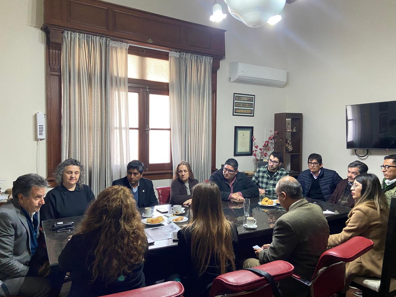 [Imagen de La Universidad Nacional de Jujuy, junto a la Fundación CIDEJ23, participó de un encuentro con Mónica Cid, madre de Mica Ortega.]